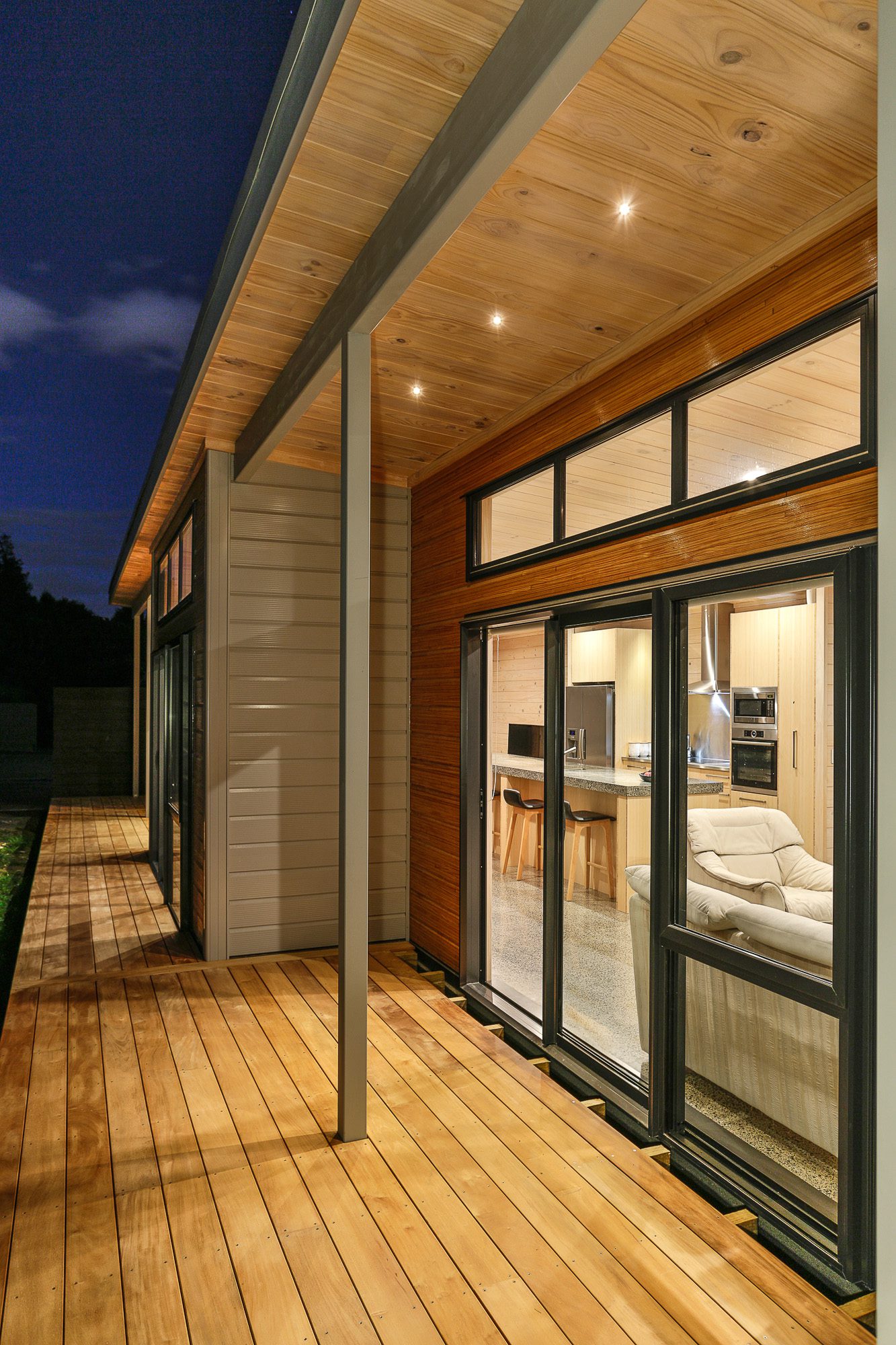 Exterior Mix of VG Pine and Aluminium
