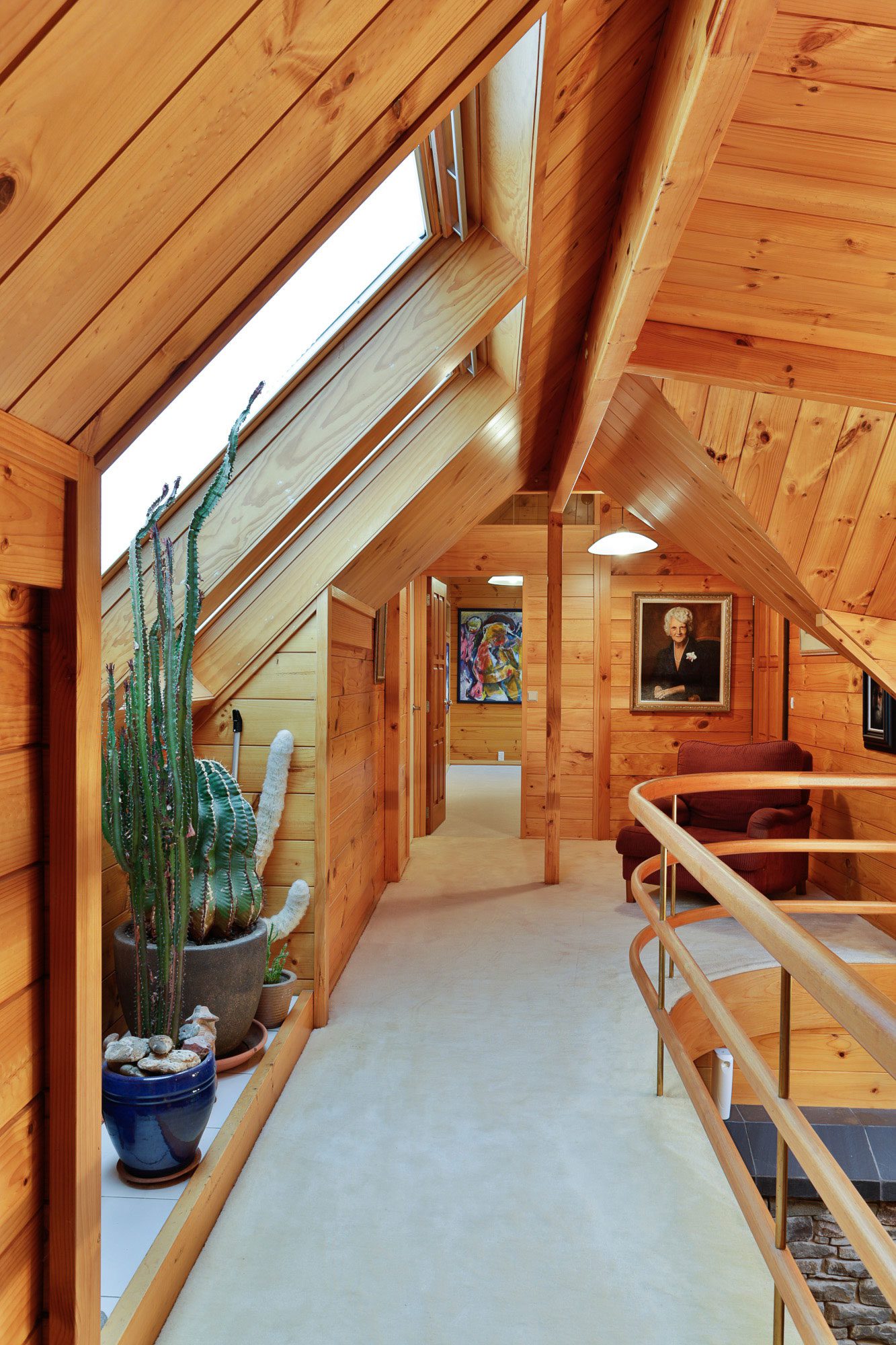 Natural interior Lakeside Lodge 2