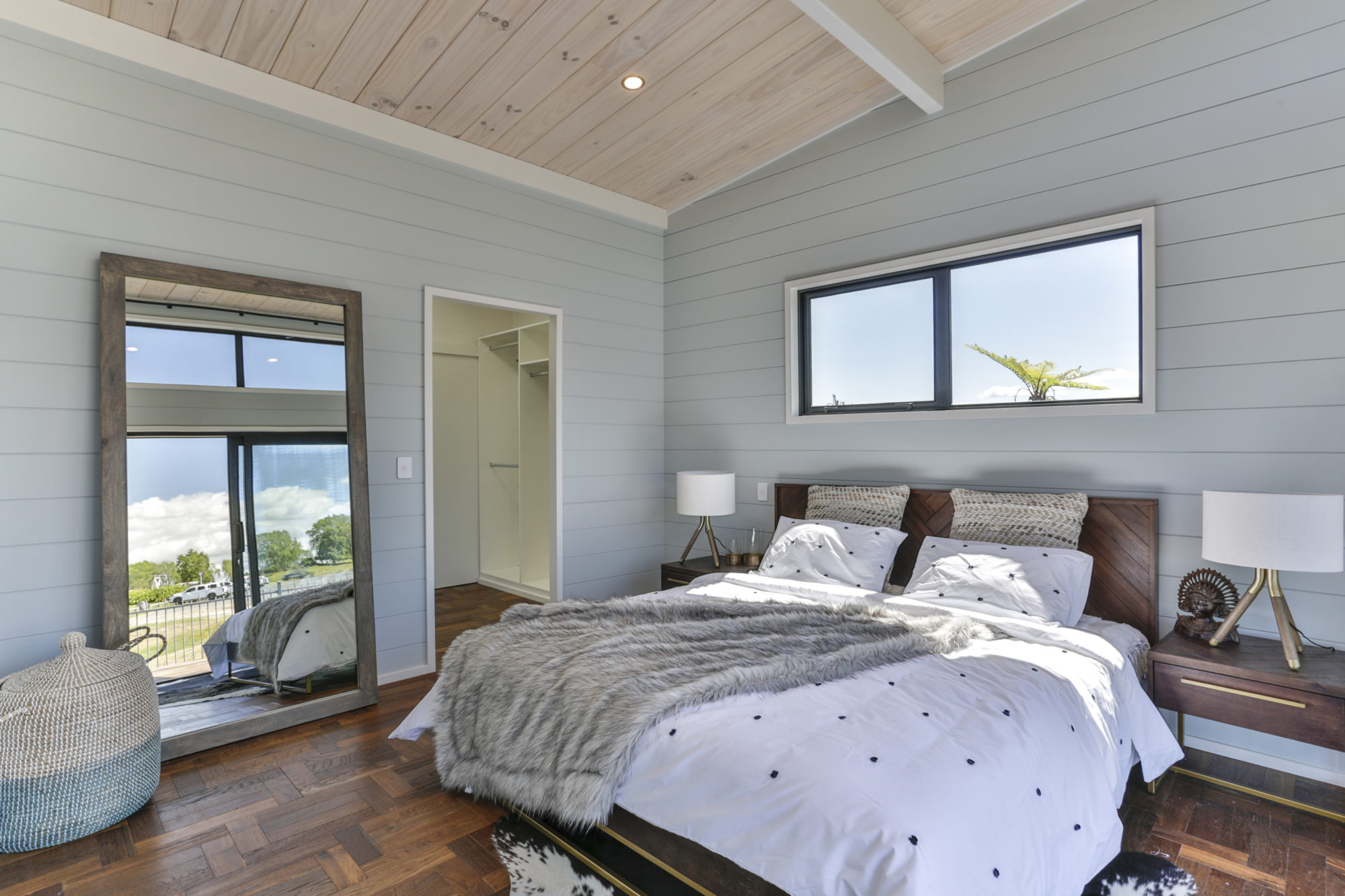Lockwood Taupo with painted bedroom walls