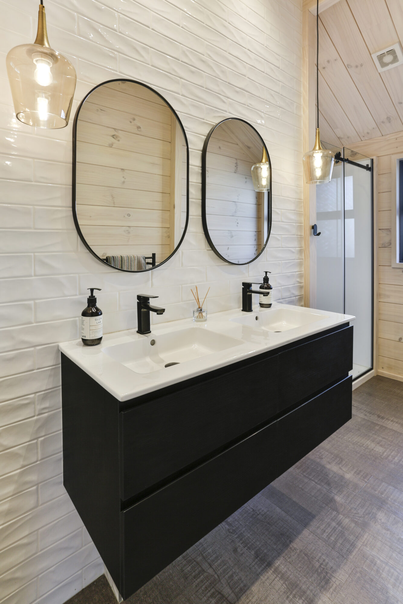 Simple Lockwood bathroom with black fittings
